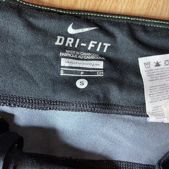 Women’s small Nike Dri-fit leggings lower rise. Gray and black warm leggings - Picture 4 of 9